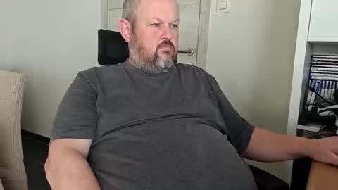 Snapshot of dpau76 chatting on 11-04-25, 12:26 Danny online show from 11-04-25, 12:26