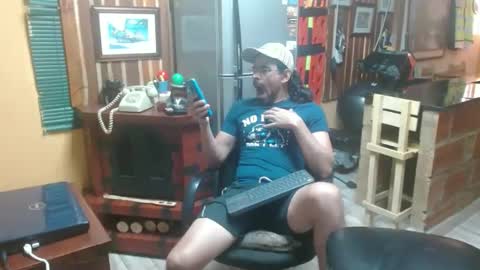 Snapshot of dr_simon84 chatting on 01-16-25, 06:48 Dr Simon online show from 01-16-25, 06:48