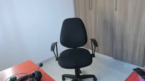 Snapshot of drake_the_kingmaster chatting on 10-06-25, 04:04 ig kingmaster777 online show from 10-06-25, 04:04