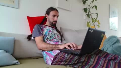Snapshot of dread1990 chatting on 05-08-26, 01:05 new profile Aircum99 online show from 05-08-26, 01:05