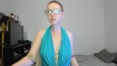 Your Majesty online show from 09-11-25, 04:07