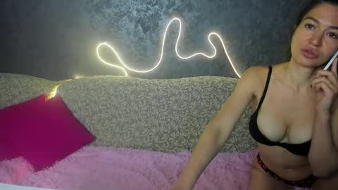 Snapshot of dream_olivia chatting on 05-20-26, 02:40 Olivia online show from 05-20-26, 02:40