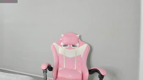 Snapshot of dream_team4 chatting on 11-20-25, 12:05 dream team online show from 11-20-25, 12:05