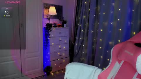 Snapshot of dreamaise chatting on 03-12-25, 05:17  Mary   pvt open    use pink and blue app lovense online show from 03-12-25, 05:17