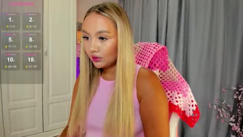 Snapshot of dreamaise chatting on 09-18-25, 03:58  Mary   pvt open    use pink and blue app lovense online show from 09-18-25, 03:58