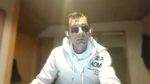 Dreambob online show from 10-28-25, 06:54