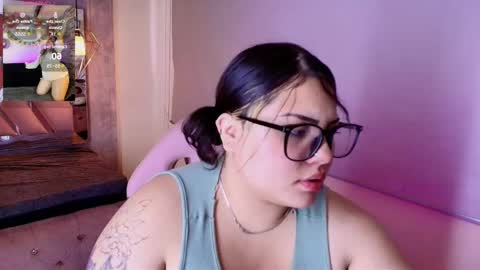 Snapshot of dreambooo_ chatting on 04-11-26, 12:20 C A M I L A online show from 04-11-26, 12:20
