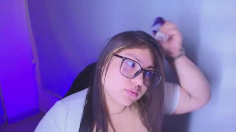 Snapshot of dreambooo_ chatting on 05-21-26, 11:06 C A M I L A online show from 05-21-26, 11:06