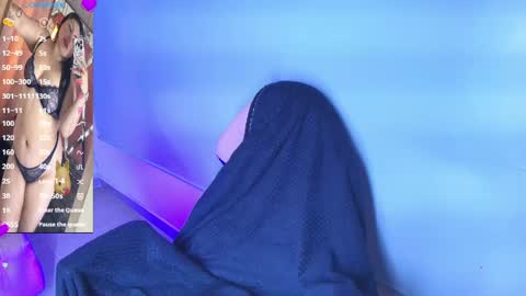 Snapshot of dreambooo_ chatting on 05-24-26, 11:04 C A M I L A online show from 05-24-26, 11:04