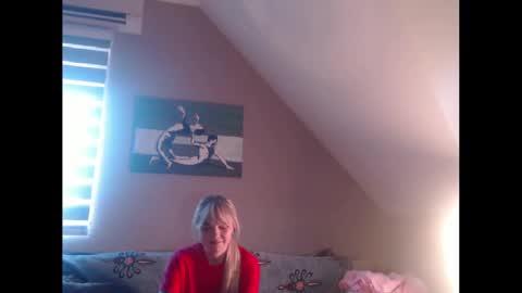 Snapshot of dreamcatcherfantasy chatting on 12-18-24, 07:47 A girl online show from 12-18-24, 07:47