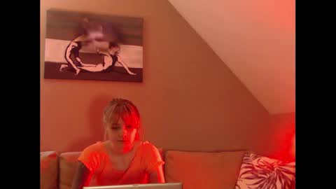 Snapshot of dreamcatcherfantasy chatting on 12-20-24, 08:06 A girl online show from 12-20-24, 08:06