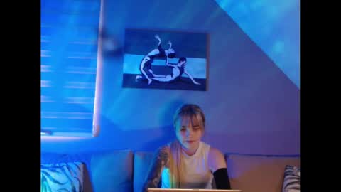 Snapshot of dreamcatcherfantasy chatting on 01-17-25, 07:51 A girl online show from 01-17-25, 07:51