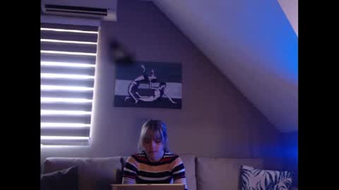 Snapshot of dreamcatcherfantasy chatting on 02-11-25, 08:15 A girl online show from 02-11-25, 08:15