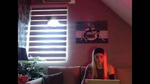 Snapshot of dreamcatcherfantasy chatting on 02-12-25, 07:55 A girl online show from 02-12-25, 07:55