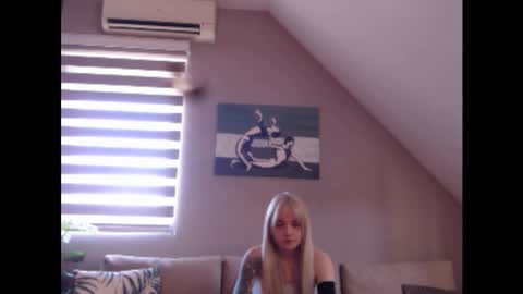 Snapshot of dreamcatcherfantasy chatting on 03-10-25, 07:53 A girl online show from 03-10-25, 07:53