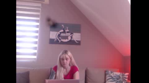 Snapshot of dreamcatcherfantasy chatting on 09-12-25, 07:19 A girl online show from 09-12-25, 07:19