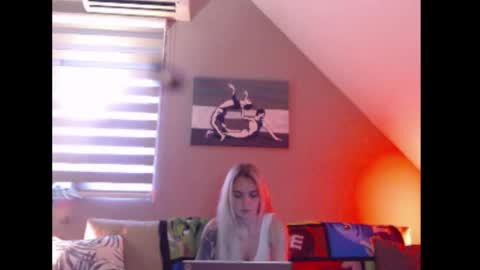 A girl online show from 11-27-25, 08:05