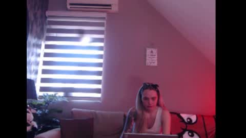Snapshot of dreamcatcherfantasy chatting on 03-13-26, 08:21 A girl online show from 03-13-26, 08:21
