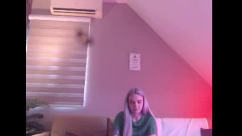 Snapshot of dreamcatcherfantasy chatting on 03-24-26, 08:30 A girl online show from 03-24-26, 08:30