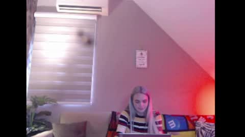 Snapshot of dreamcatcherfantasy chatting on 03-26-26, 08:31 A girl online show from 03-26-26, 08:31