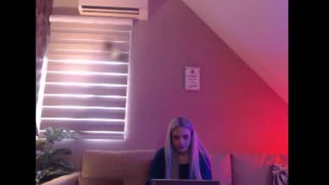 Snapshot of dreamcatcherfantasy chatting on 03-27-26, 08:26 A girl online show from 03-27-26, 08:26