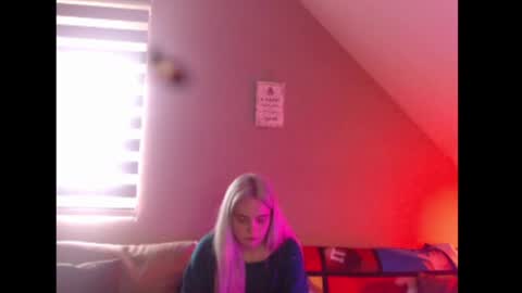 Snapshot of dreamcatcherfantasy chatting on 04-03-26, 07:28 A girl online show from 04-03-26, 07:28