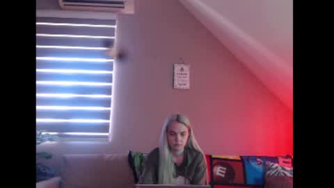 Snapshot of dreamcatcherfantasy chatting on 04-07-26, 07:31 A girl online show from 04-07-26, 07:31
