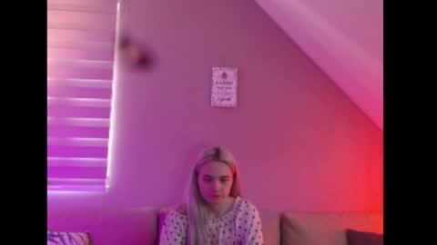 Snapshot of dreamcatcherfantasy chatting on 04-22-26, 07:33 A girl online show from 04-22-26, 07:33