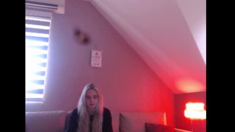 Snapshot of dreamcatcherfantasy chatting on 04-27-26, 07:28 A girl online show from 04-27-26, 07:28