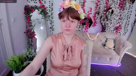 Snapshot of dreammyluna chatting on 11-09-25, 08:40 Luna online show from 11-09-25, 08:40