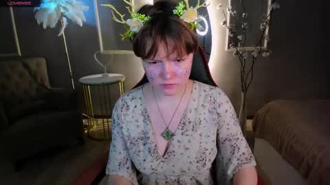 Snapshot of dreammyluna chatting on 11-30-25, 08:35 Luna online show from 11-30-25, 08:35