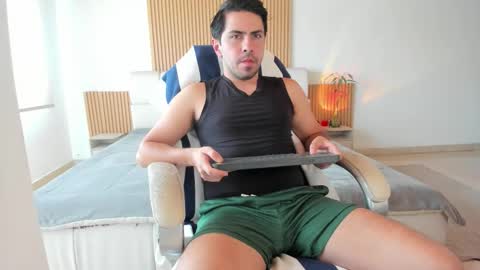 Snapshot of dreamsuxx chatting on 11-23-25, 07:24 Diego online show from 11-23-25, 07:24