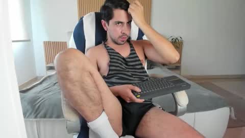 Snapshot of dreamsuxx chatting on 11-25-25, 09:48 Diego online show from 11-25-25, 09:48