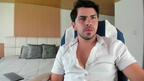 Snapshot of dreamsuxx chatting on 11-26-25, 06:31 Diego online show from 11-26-25, 06:31