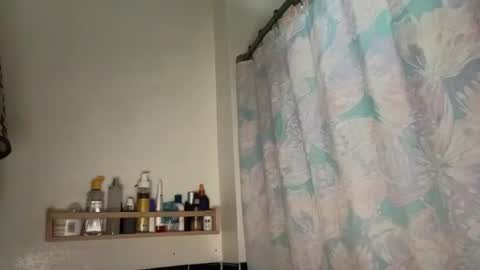 RIRI OR DREAMY online show from 11-16-25, 03:28