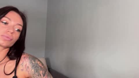 Bella online show from 04-19-26, 02:44