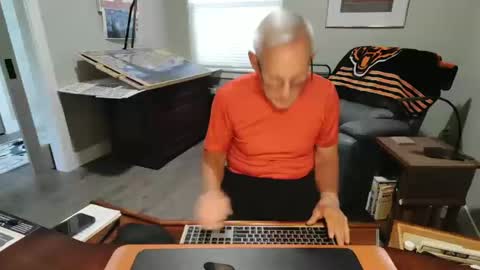 Snapshot of dubl55nikl chatting on 10-10-25, 08:30 DublNikl online show from 10-10-25, 08:30