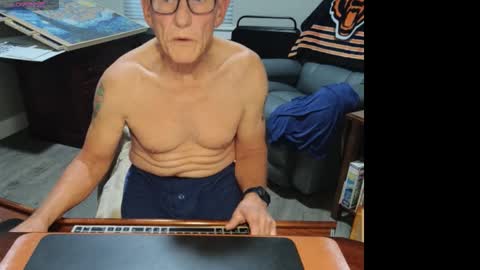 Snapshot of dubl55nikl chatting on 10-27-25, 02:32 DublNikl online show from 10-27-25, 02:32