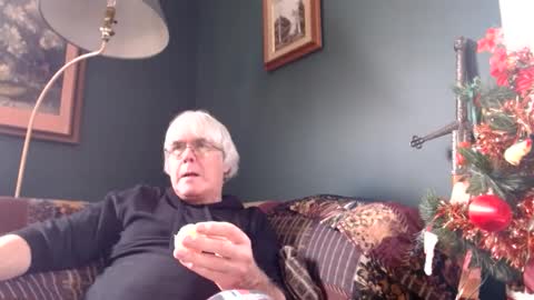Snapshot of dug38 chatting on 12-26-24, 07:05 Doug online show from 12-26-24, 07:05
