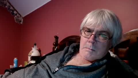 Snapshot of dug38 chatting on 12-31-24, 09:39 Doug online show from 12-31-24, 09:39