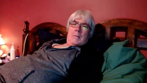 Snapshot of dug38 chatting on 01-01-25, 12:22 Doug online show from 01-01-25, 12:22