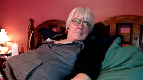 Snapshot of dug38 chatting on 01-01-25, 04:18 Doug online show from 01-01-25, 04:18