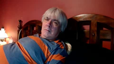 Snapshot of dug38 chatting on 01-04-25, 11:43 Doug online show from 01-04-25, 11:43