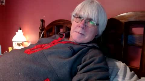Snapshot of dug38 chatting on 01-08-25, 05:05 Doug online show from 01-08-25, 05:05