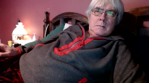 Snapshot of dug38 chatting on 01-09-25, 12:19 Doug online show from 01-09-25, 12:19