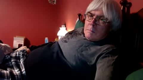 Snapshot of dug38 chatting on 01-29-25, 02:40 Doug online show from 01-29-25, 02:40