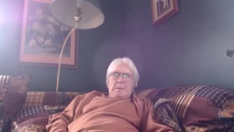 Snapshot of dug38 chatting on 02-05-25, 09:07 Doug online show from 02-05-25, 09:07