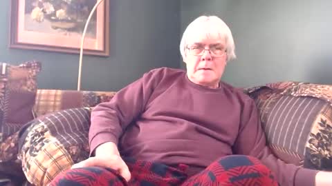 Snapshot of dug38 chatting on 03-10-25, 08:45 Doug online show from 03-10-25, 08:45