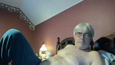 Snapshot of dug38 chatting on 09-15-25, 01:16 Doug online show from 09-15-25, 01:16