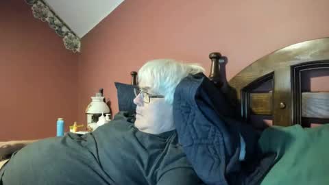 Snapshot of dug38 chatting on 09-19-25, 02:35 Doug online show from 09-19-25, 02:35